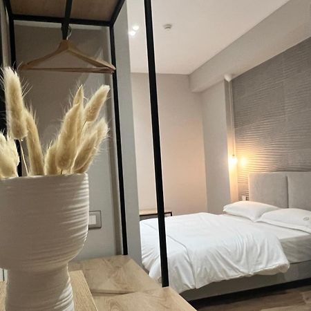 Enzo Rooms & Apartment Blloku Τίρανα Εξωτερικό φωτογραφία