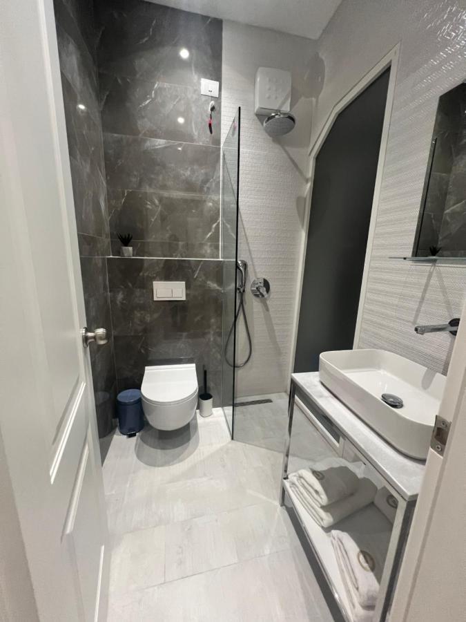 Enzo Rooms & Apartment Blloku Τίρανα Εξωτερικό φωτογραφία