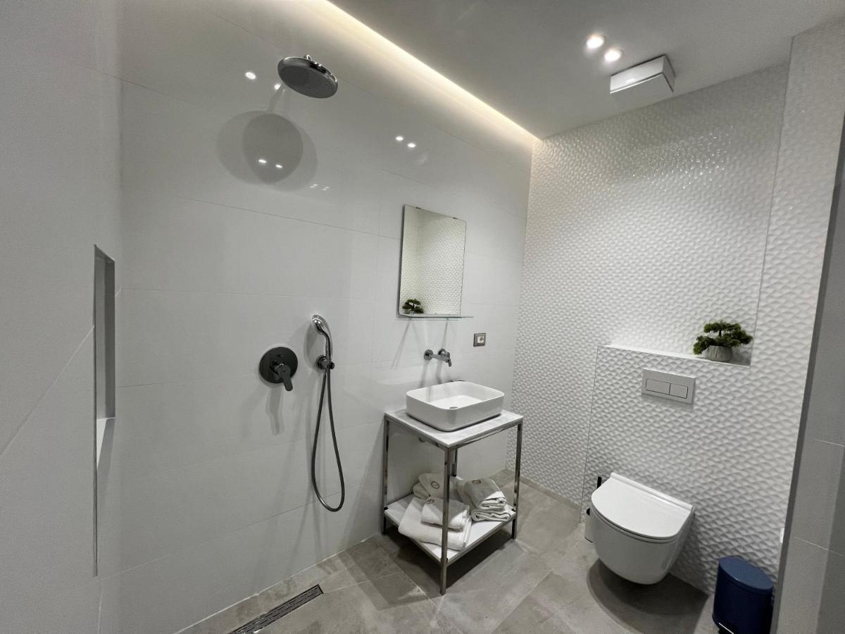 Enzo Rooms & Apartment Blloku Τίρανα Εξωτερικό φωτογραφία