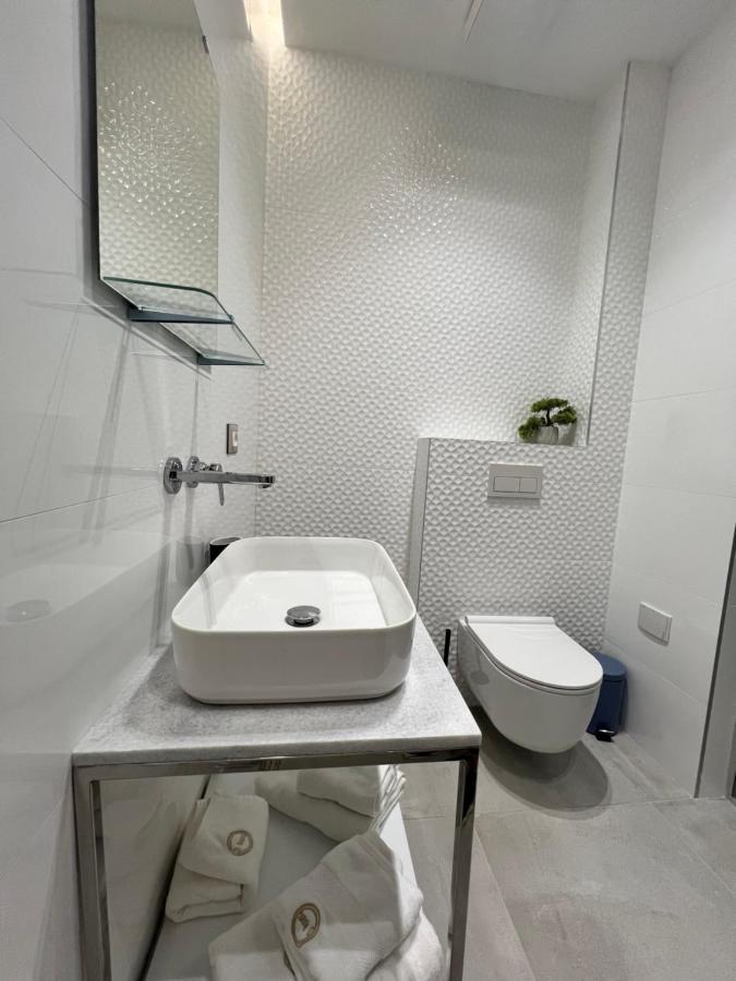 Enzo Rooms & Apartment Blloku Τίρανα Εξωτερικό φωτογραφία