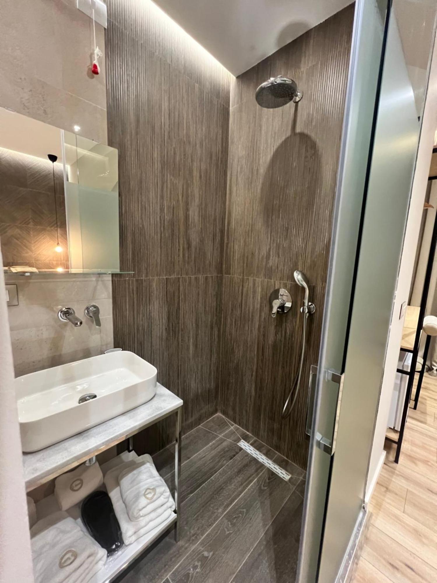 Enzo Rooms & Apartment Blloku Τίρανα Εξωτερικό φωτογραφία