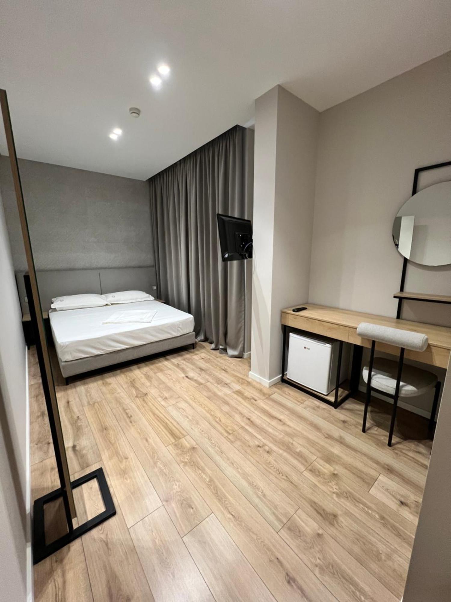Enzo Rooms & Apartment Blloku Τίρανα Εξωτερικό φωτογραφία